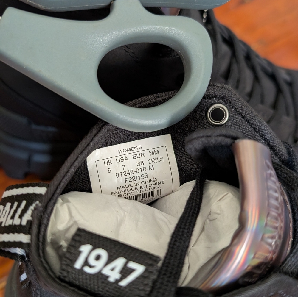 BNIB Palladium Revolt Hi TX Black Boots - Women's Size 7 - Picture 7 of 9